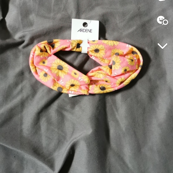 headband - Picture 1 of 1